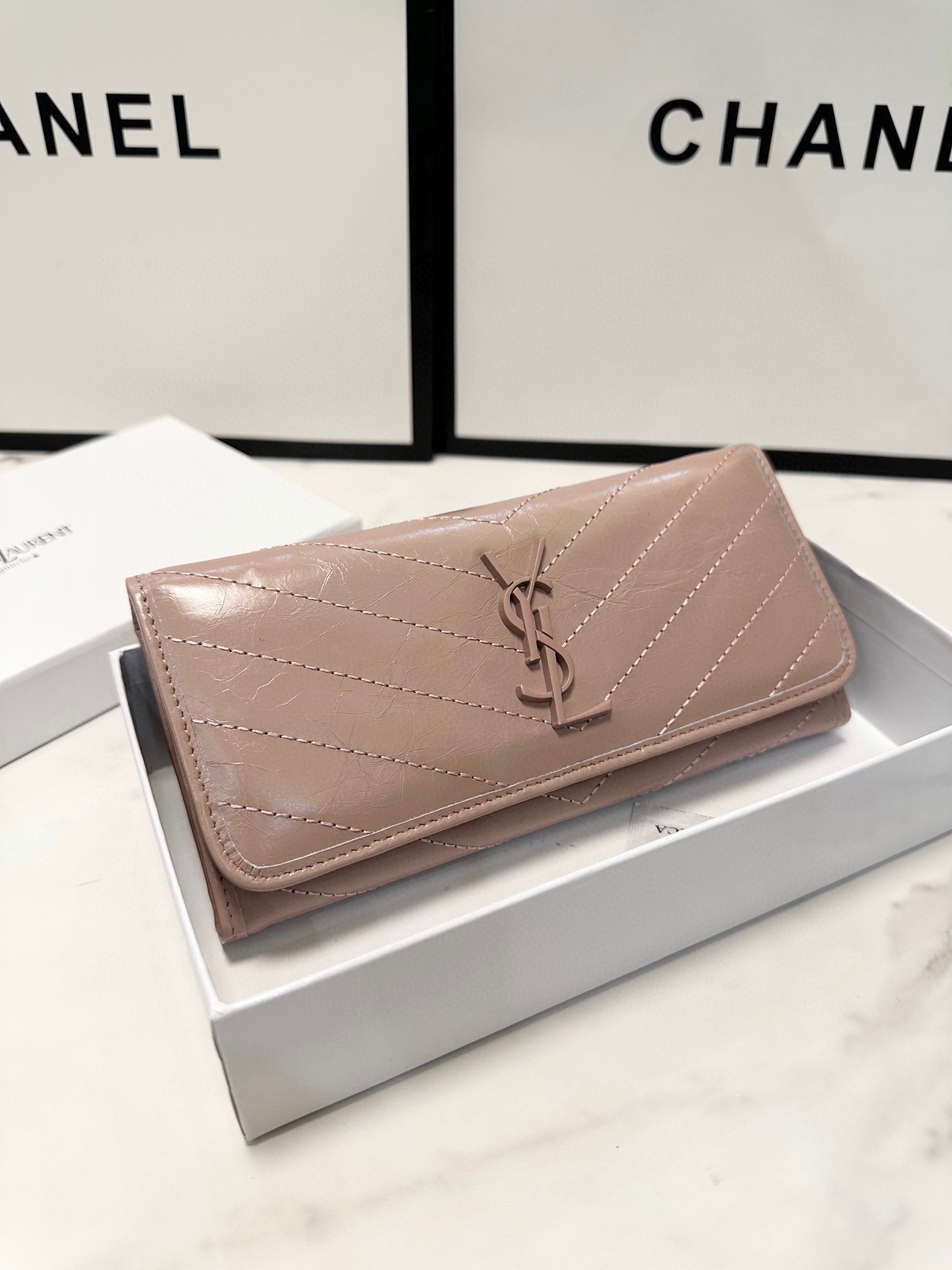 איב סאן לורן YSL
